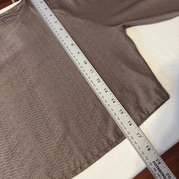 Move Theology Women’s Athletic Long Sleeve Top - Picture 6 of 10